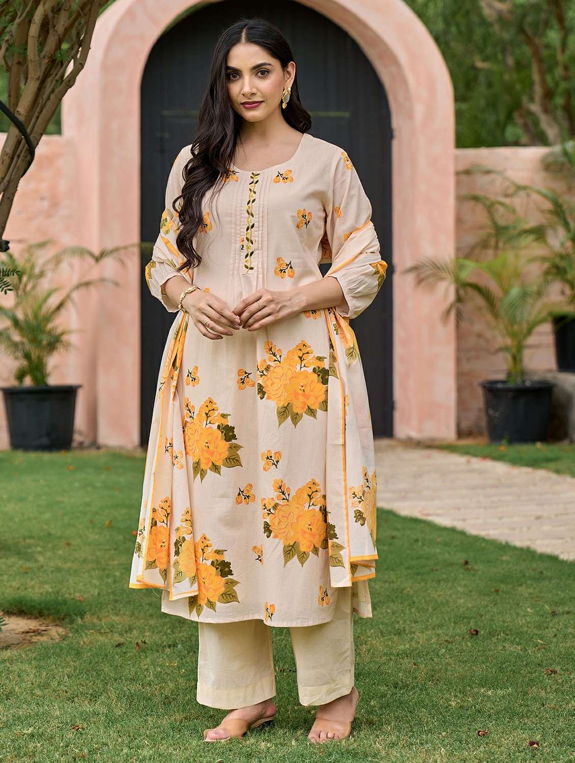 women floral three quarter sleeve kurta pant with dupatta set - 22178540 -  Standard Image - 4