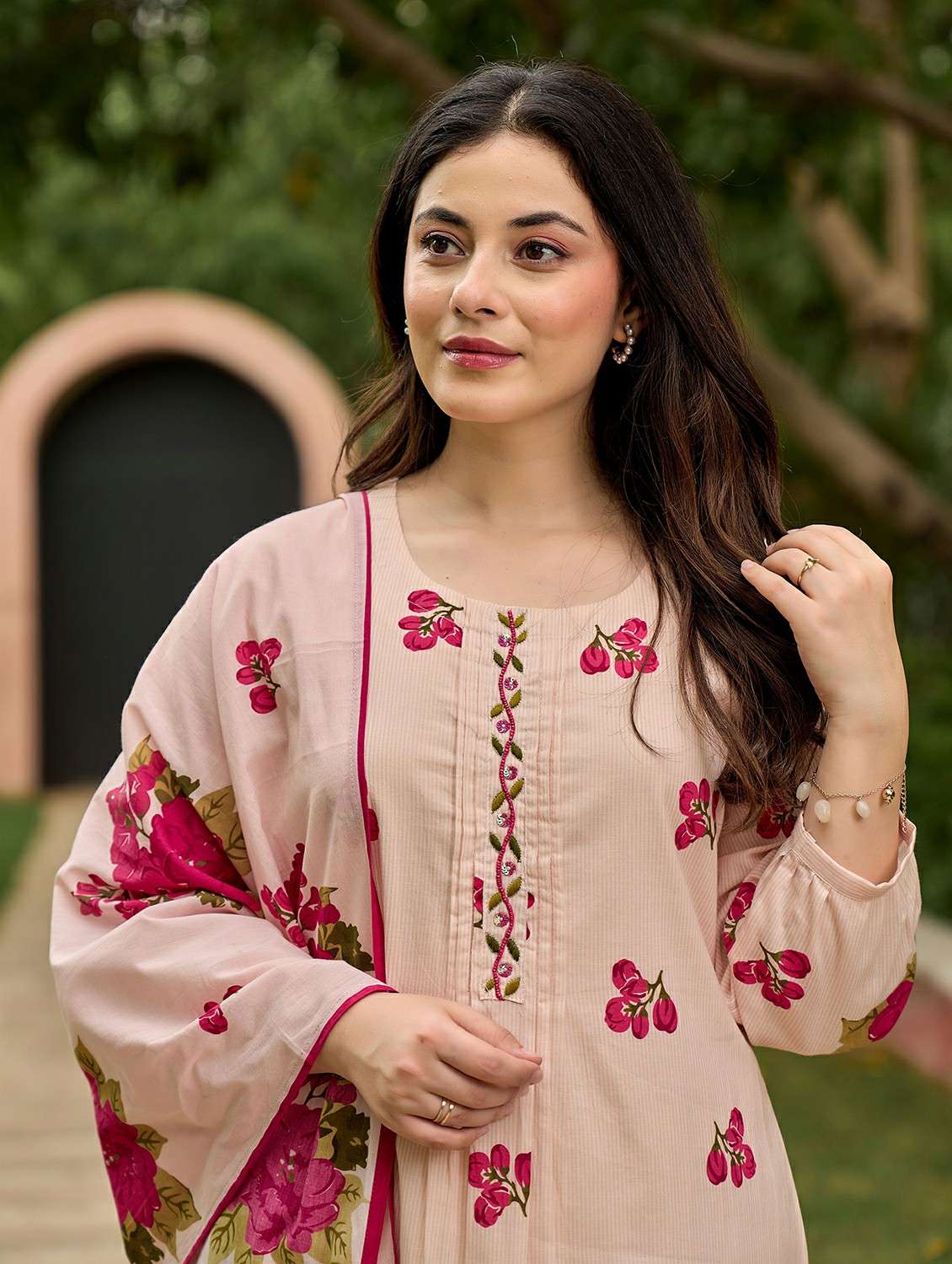 women floral three quarter sleeve kurta pant with dupatta set - 22178541 -  Standard Image - 4