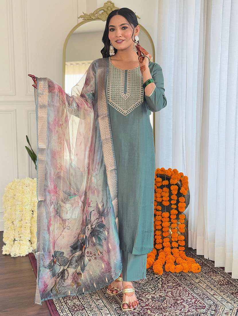 women three quarter sleeve kurta and pant with dupatta  - 22178762 -  Standard Image - 4