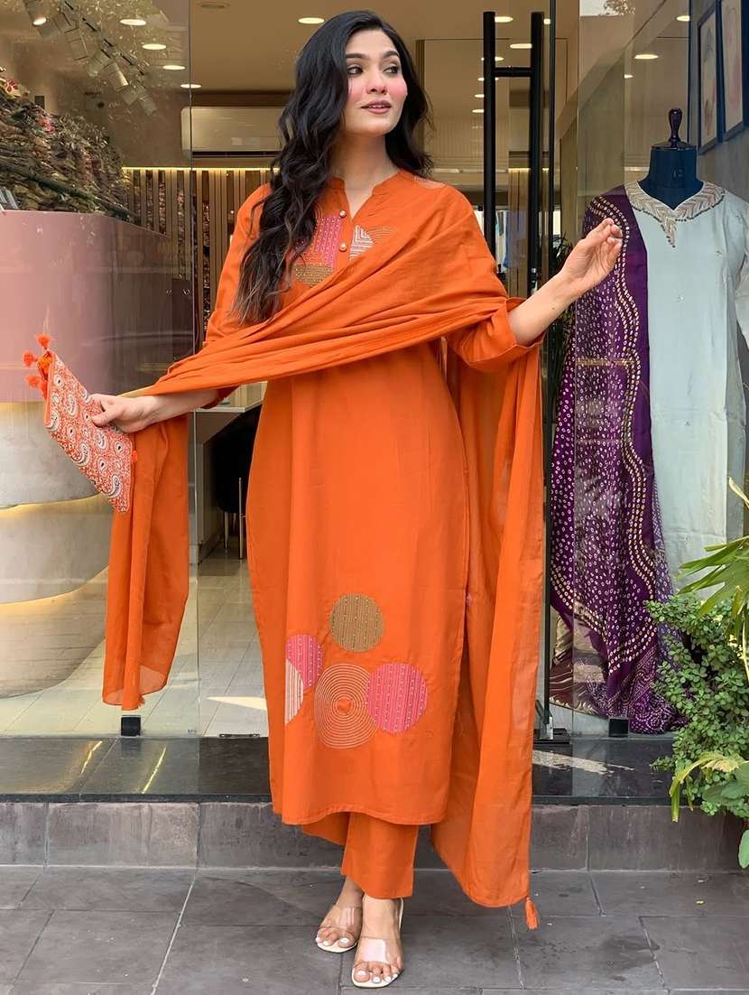 women three quarter sleeve kurta and pant with dupatta  - 22178922 -  Standard Image - 1