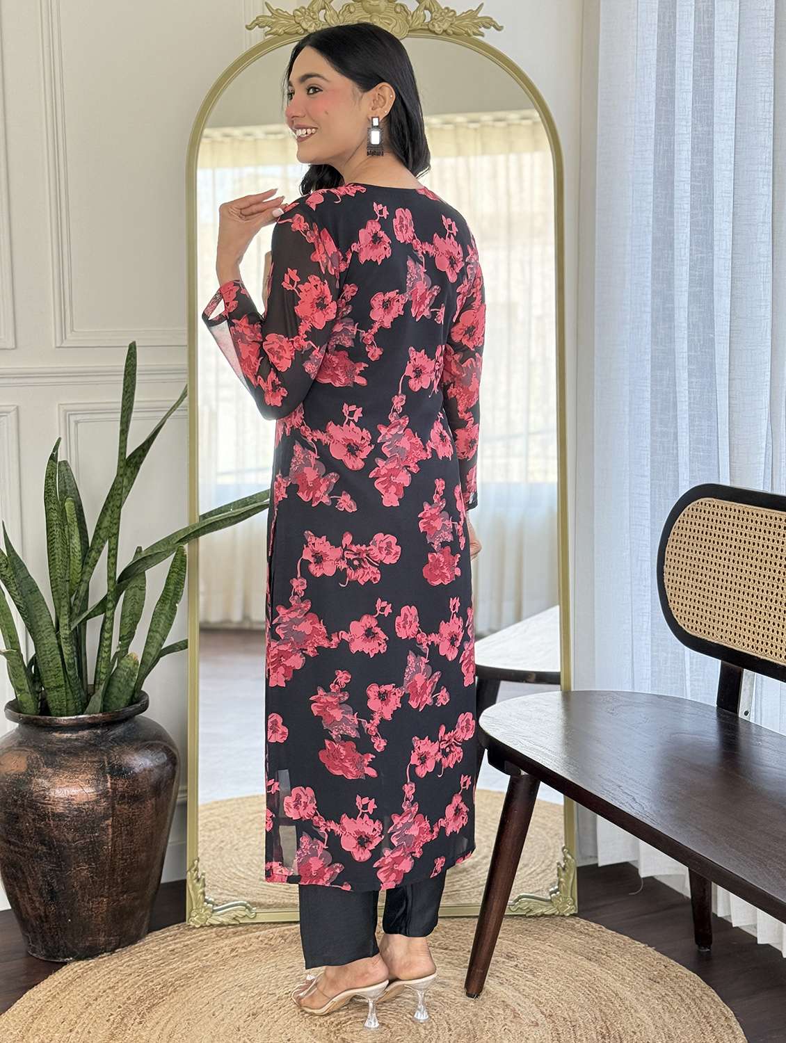 women three quarter sleeve kurta and pant with dupatta  - 22178937 -  Standard Image - 4