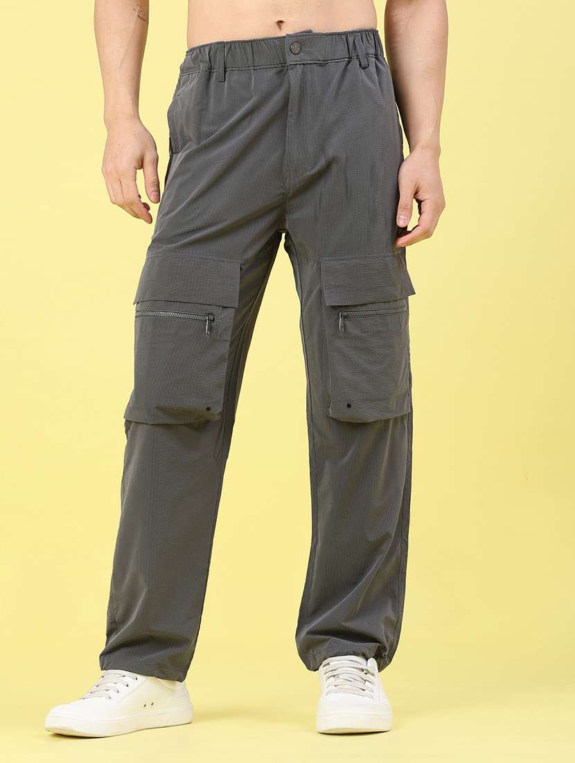 men solid mid rise regular fit cargo 
