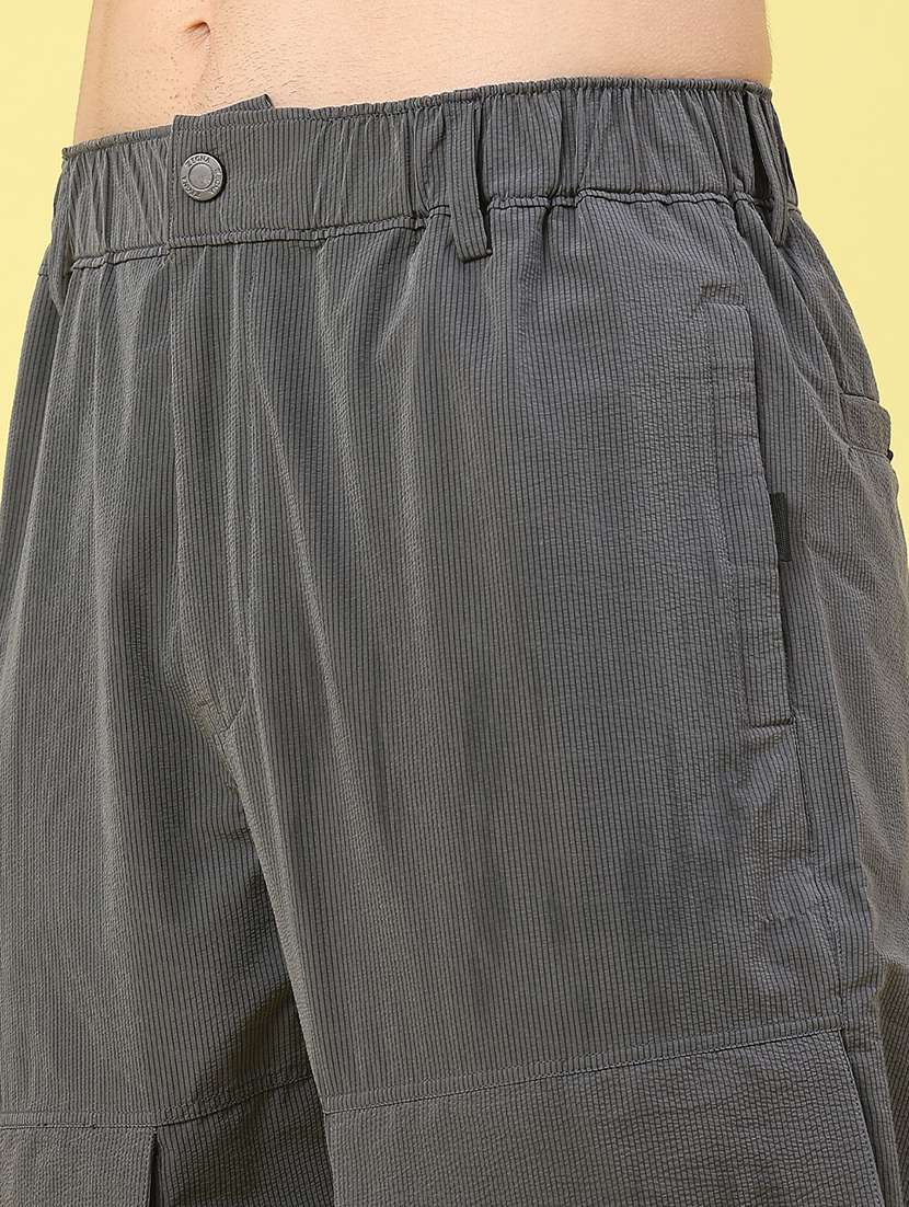 men solid mid rise regular fit cargo  - 22179569 -  Standard Image - 4