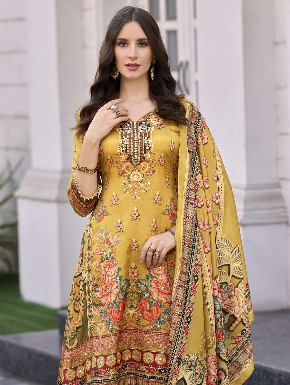 women floral three quarter sleeve kurta palazzo with dupatta set - 22179933 -  Standard Image - 4