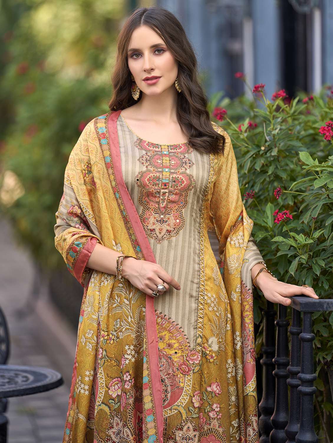 women printed three quarter sleeve kurta palazzo with dupatta set - 22179937 -  Standard Image - 4