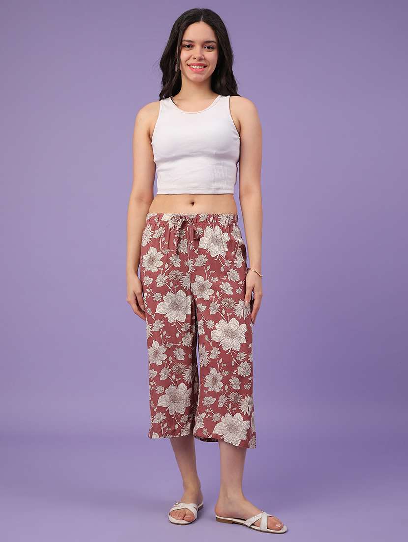 women printed mid rise regular fit capri - 22180346 -  Standard Image - 4