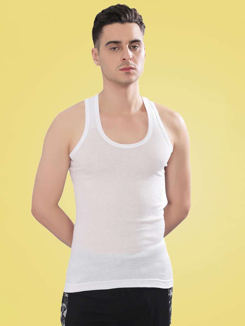 men solid sleeveless vest