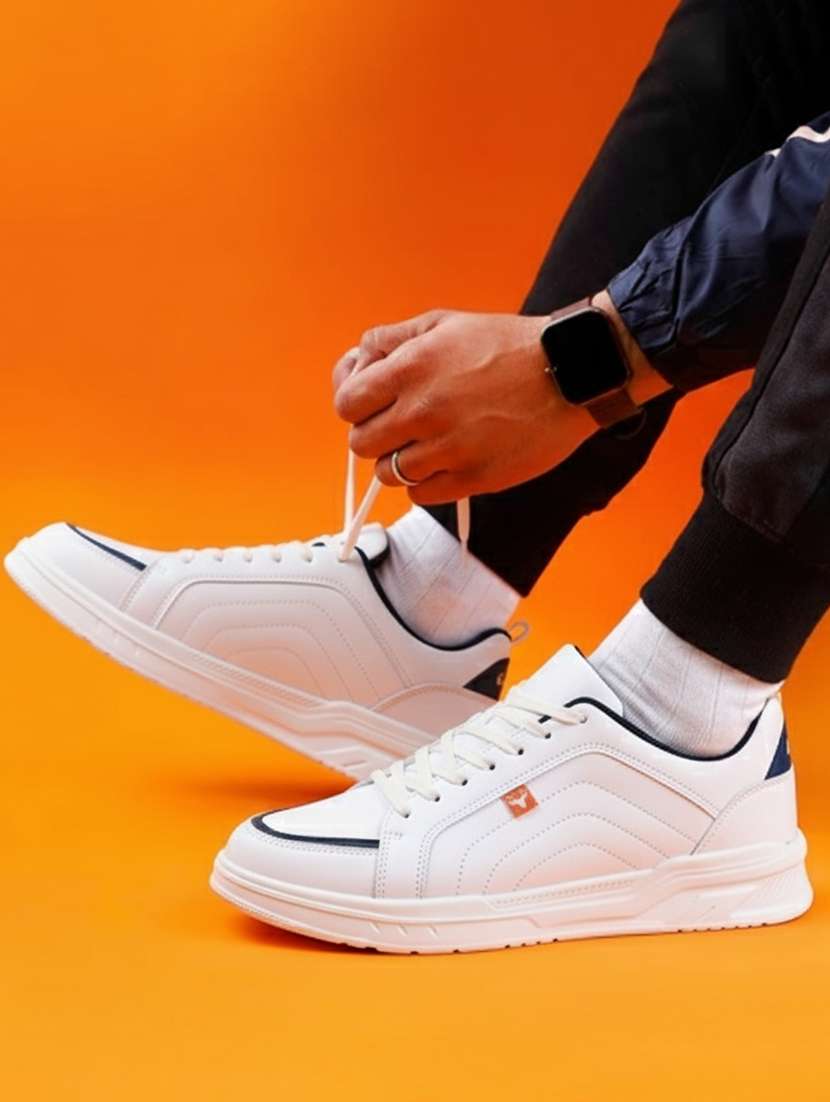 men white lace up sneaker