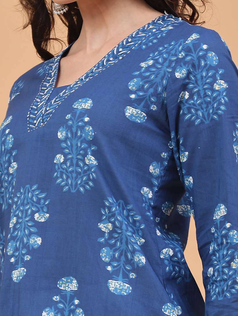 women floral three quarter sleeve straight kurta - 22182950 -  Standard Image - 1