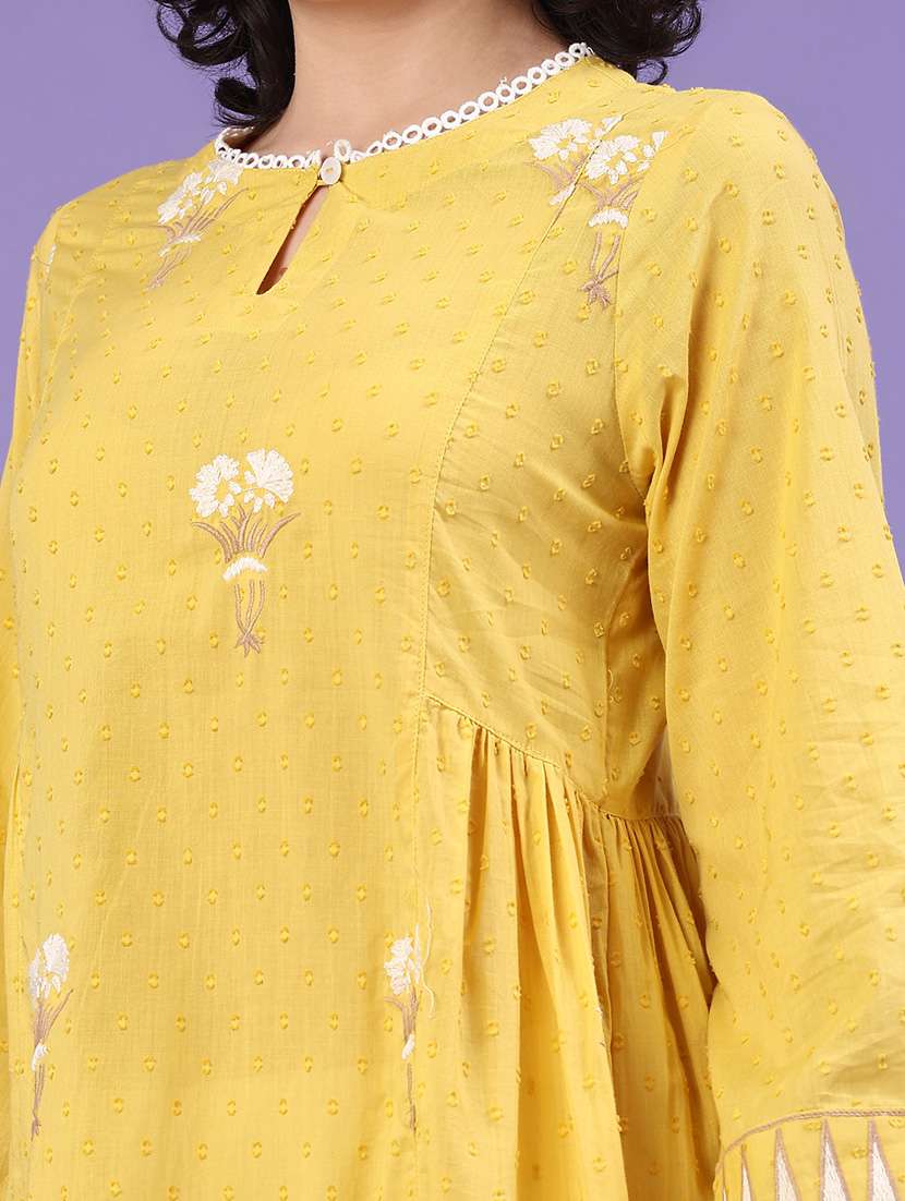 women self design three quarter sleeve a-line kurta - 22183109 -  Standard Image - 1