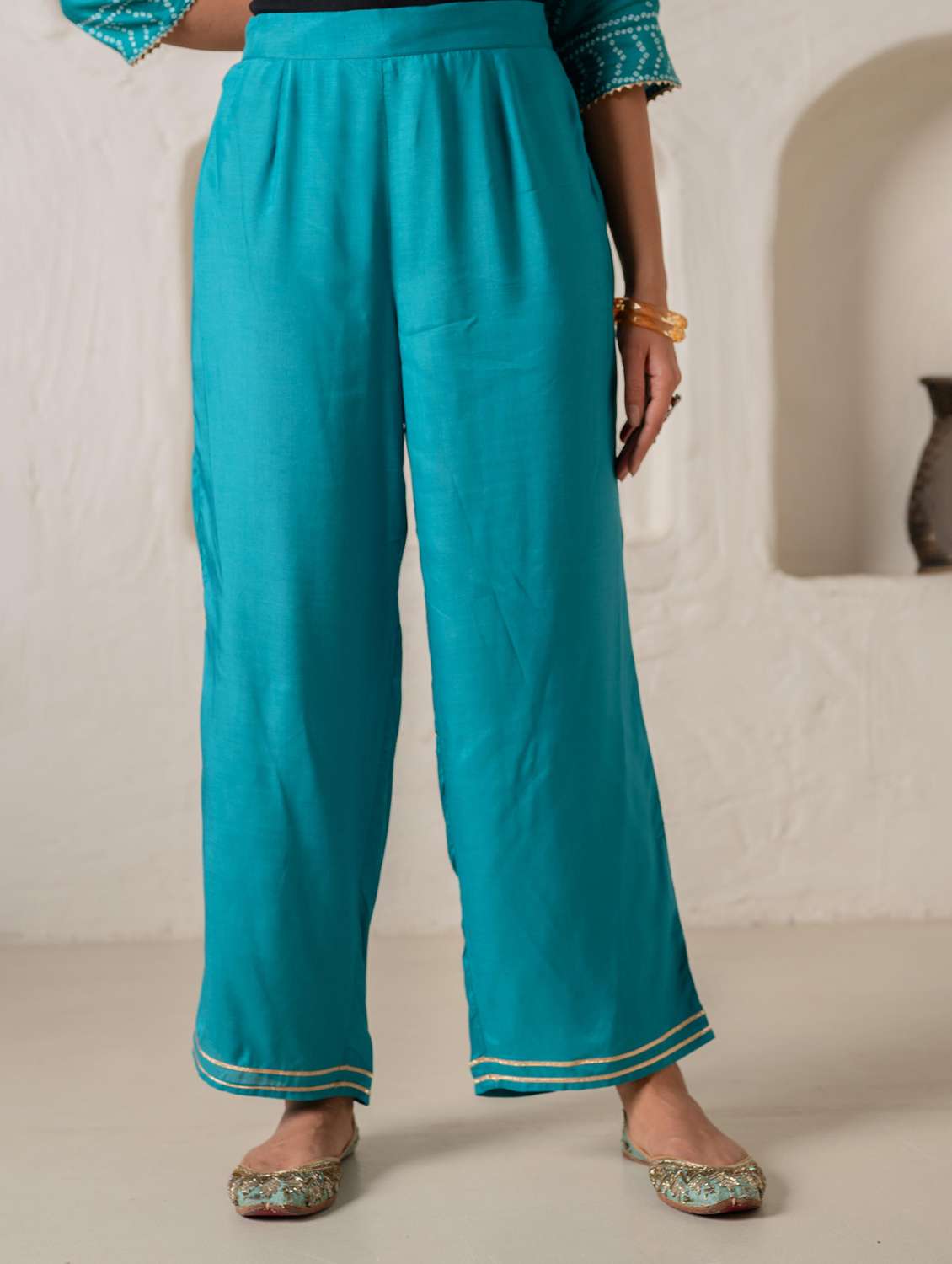 women bandhani printed three quarter sleeve kurta pant with dupatta set - 22183390 -  Standard Image - 4