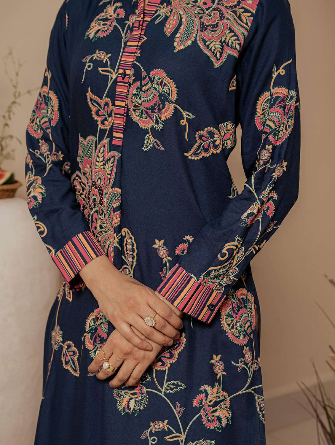 women floral long sleeve straight kurta - 22183444 -  Standard Image - 4