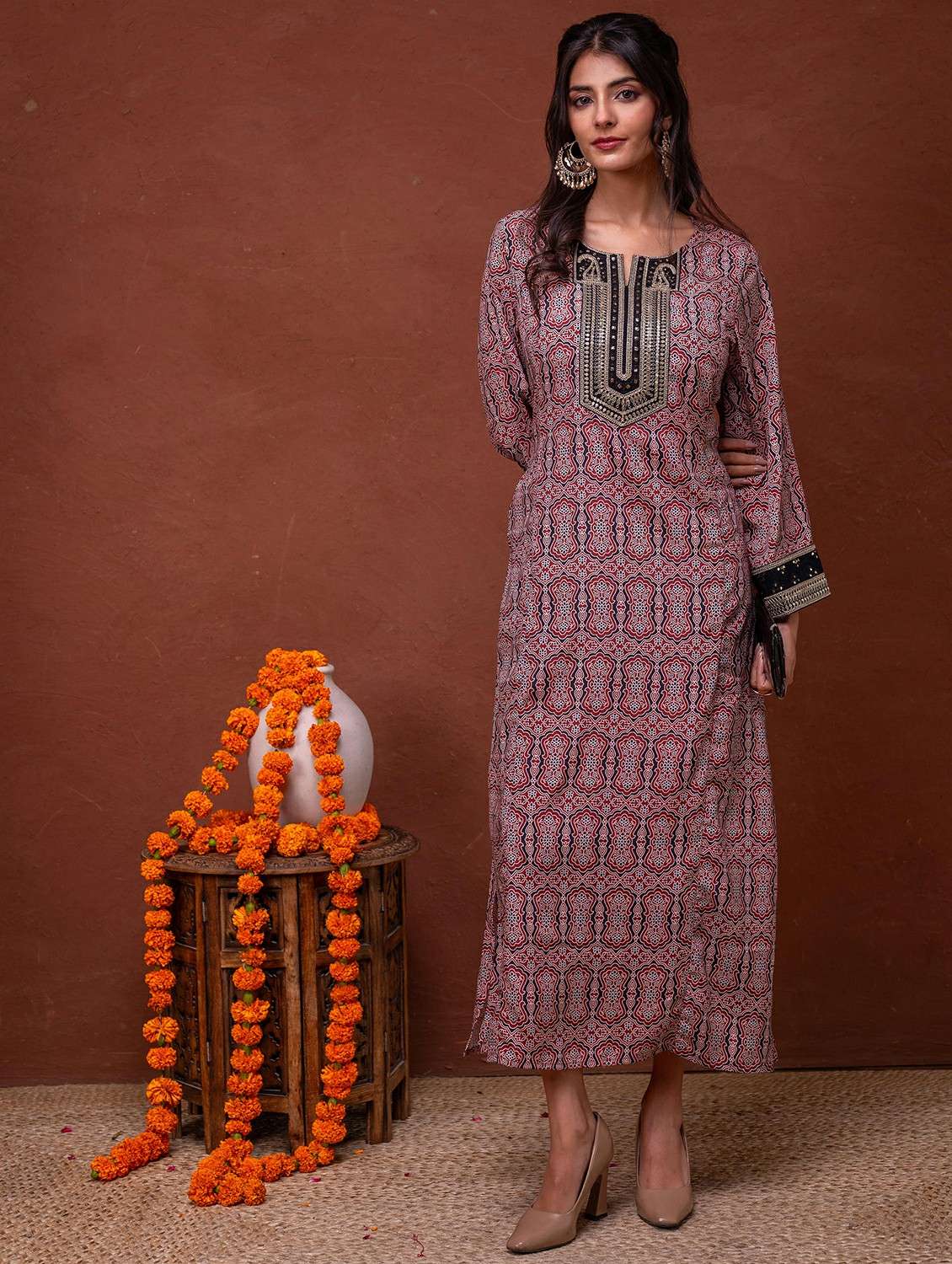 women printed long sleeve straight kurta 