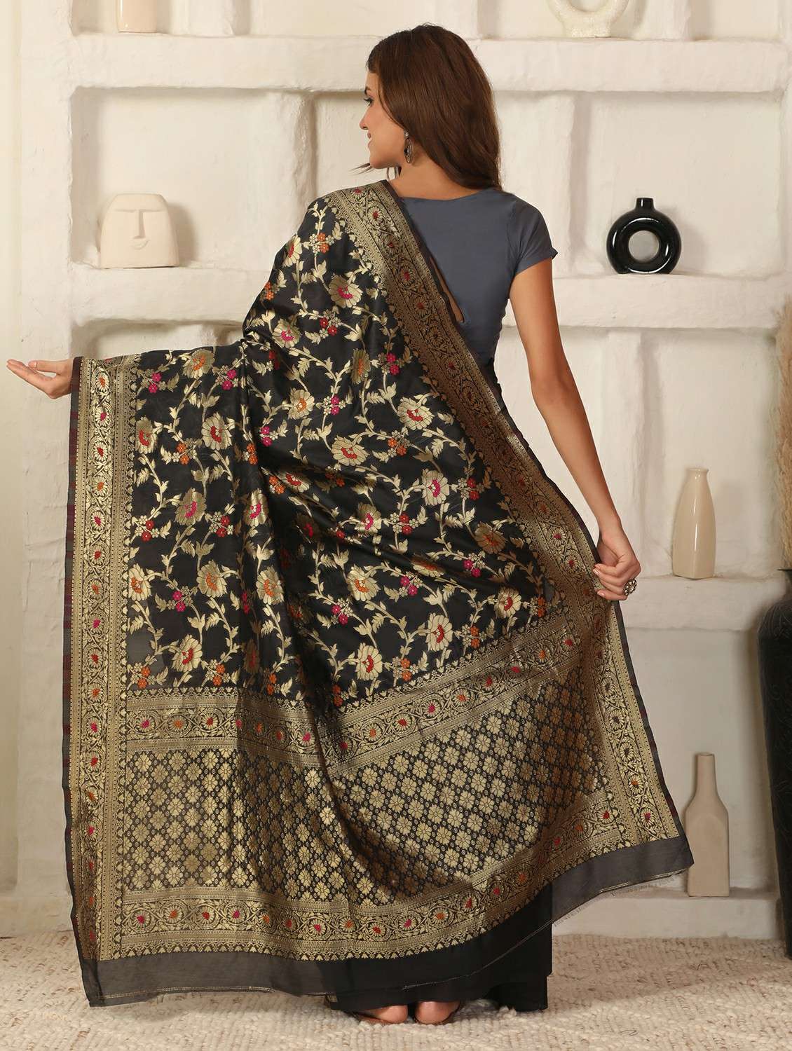 women self design banarasi saree with blouse - 22183706 -  Standard Image - 4