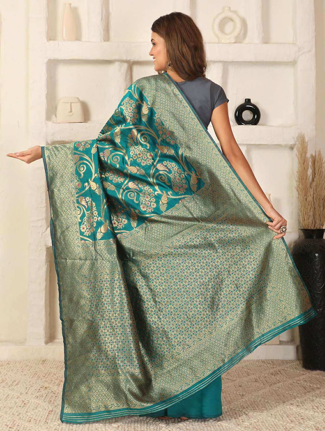 women self design banarasi saree with blouse - 22183707 -  Standard Image - 4