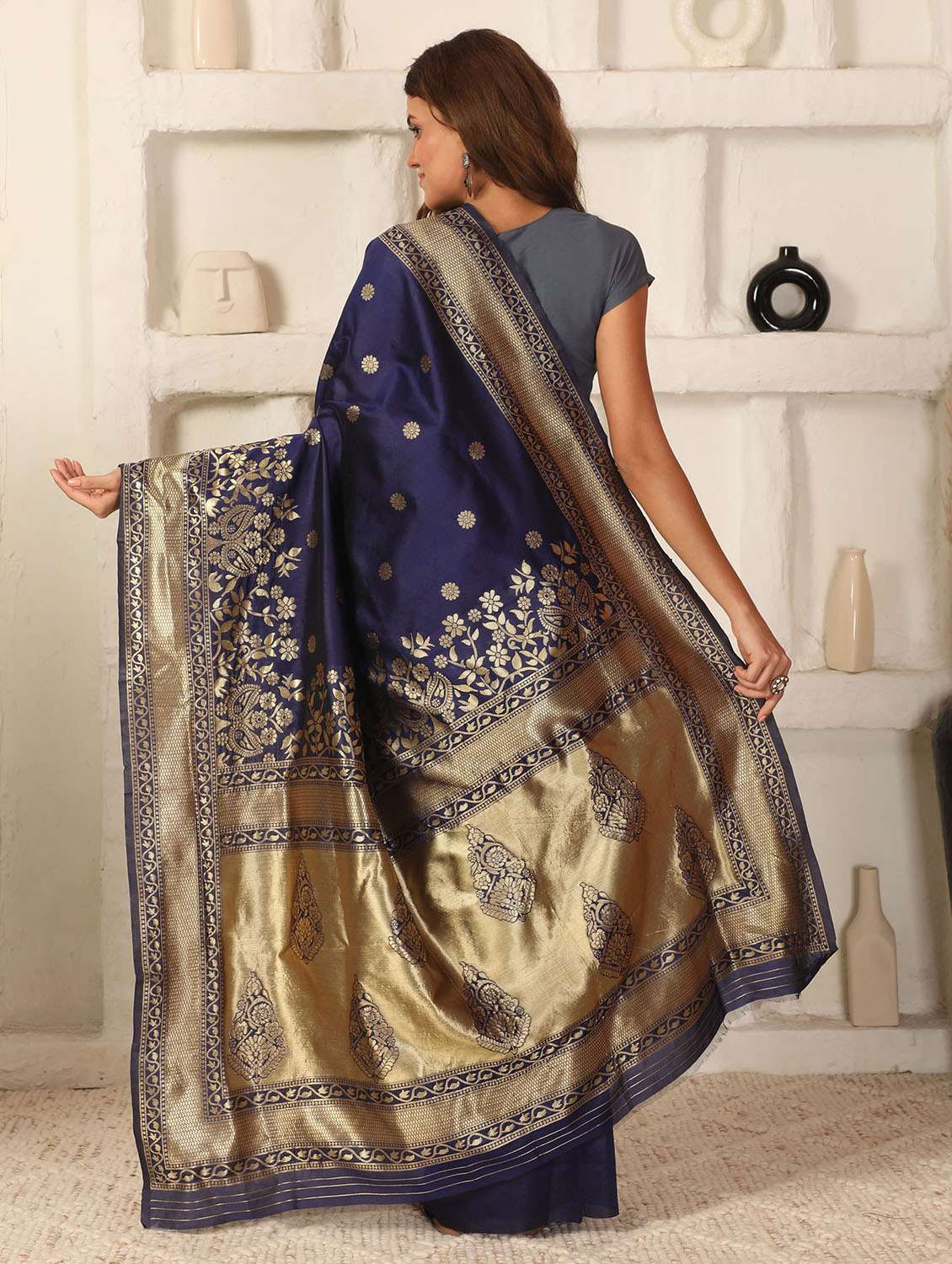 women self design banarasi saree with blouse - 22183710 -  Standard Image - 4