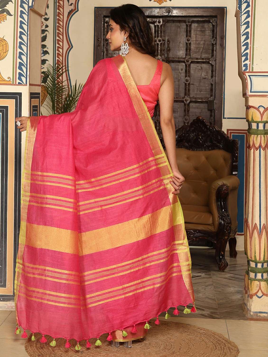 women solid with bordered saree with blouse - 22183715 -  Standard Image - 4