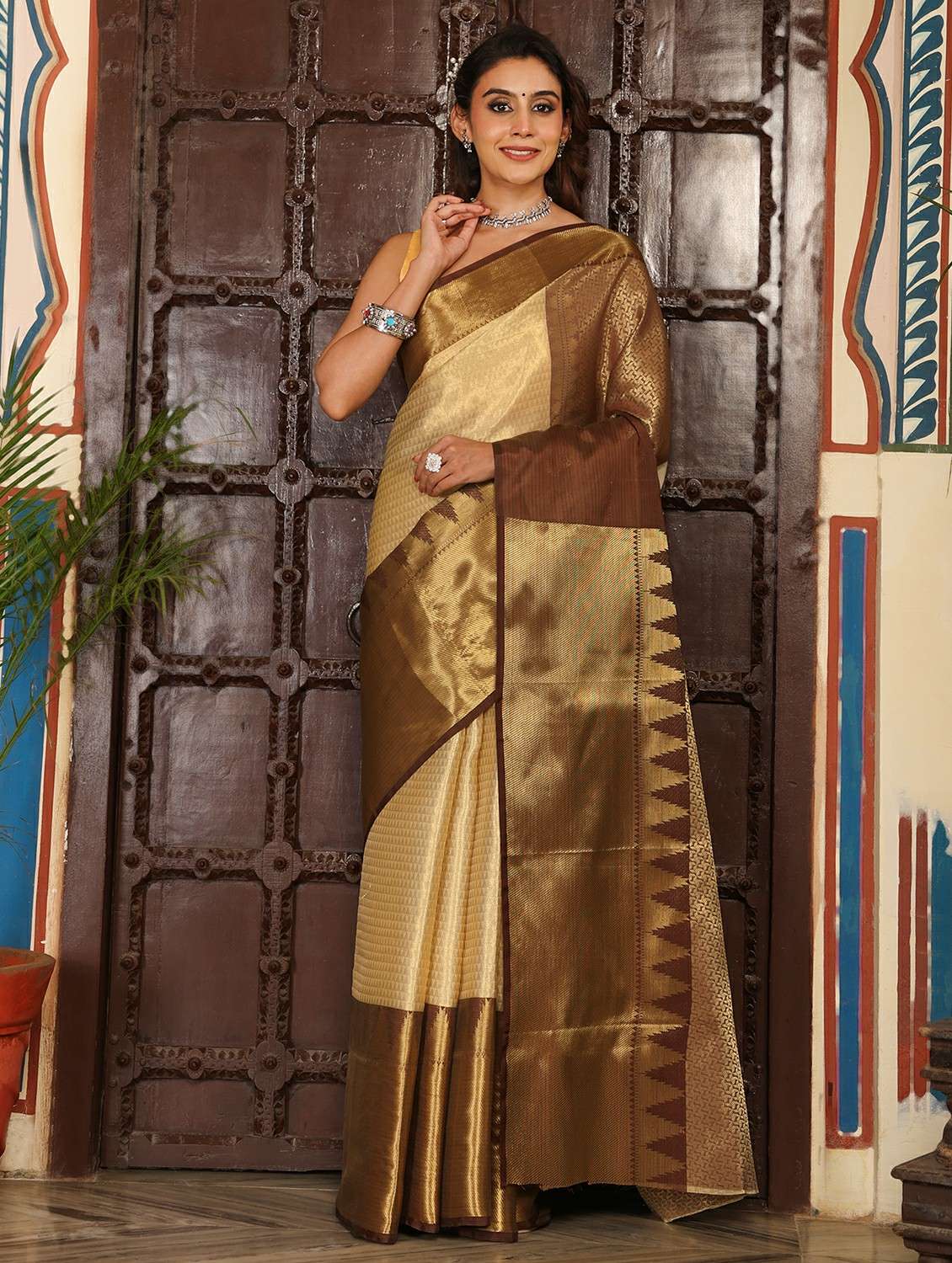 women self design banarasi saree with blouse