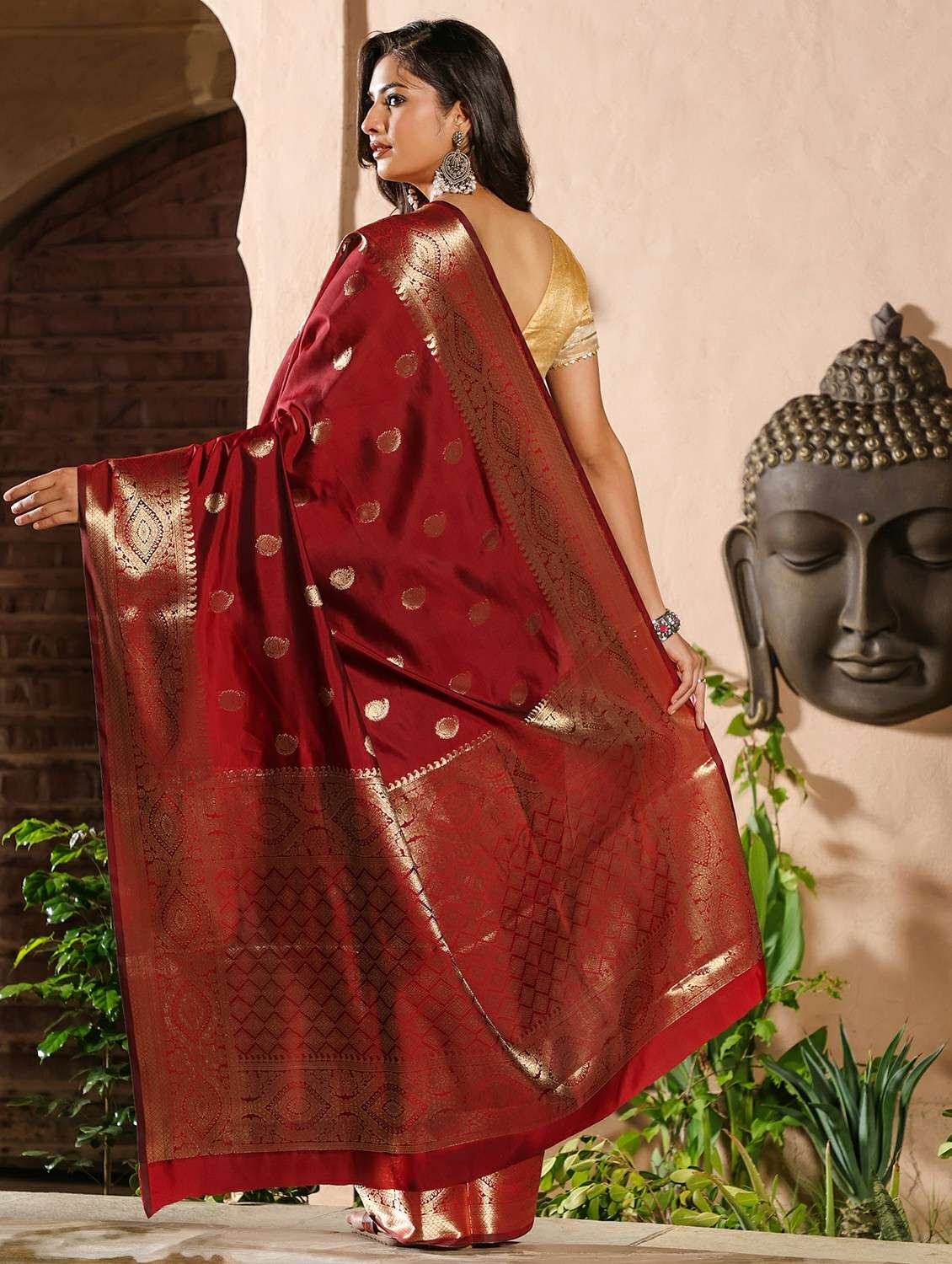 women self design banarasi saree with blouse - 22183719 -  Standard Image - 4