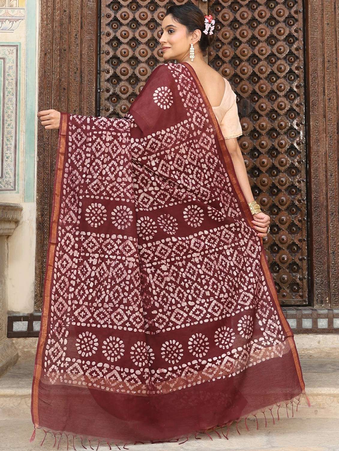 women batik printed saree with blouse - 22183722 -  Standard Image - 4