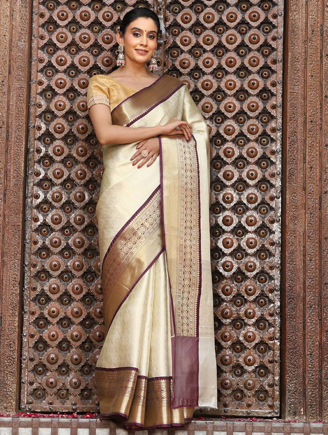 women self design banarasi saree with blouse - 22183724 -  Standard Image - 1