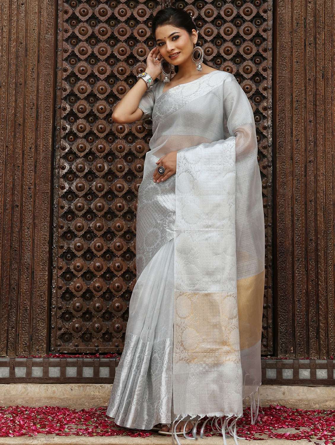 women solid with bordered saree with blouse - 22183725 -  Standard Image - 1