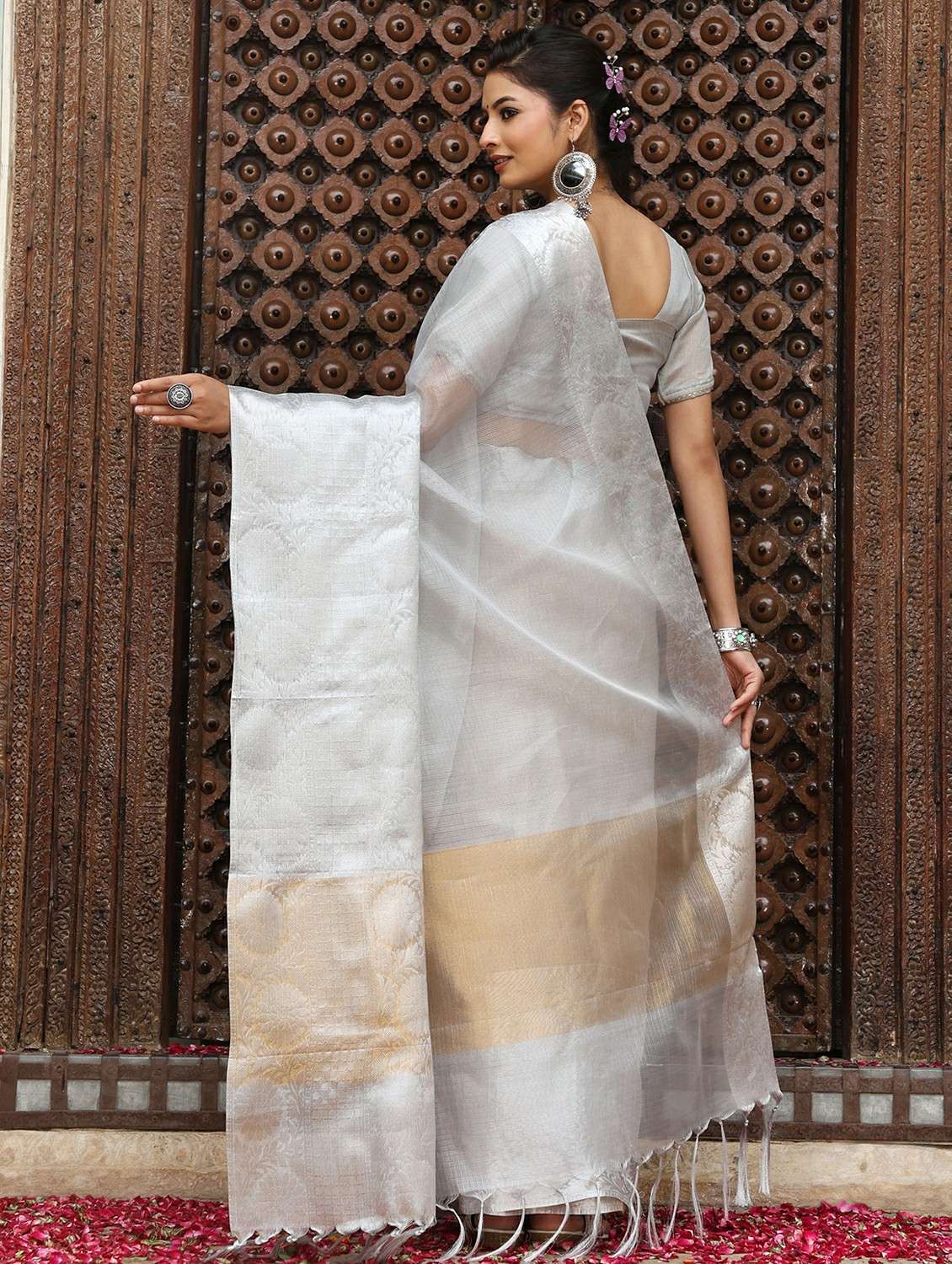 women solid with bordered saree with blouse - 22183725 -  Standard Image - 4