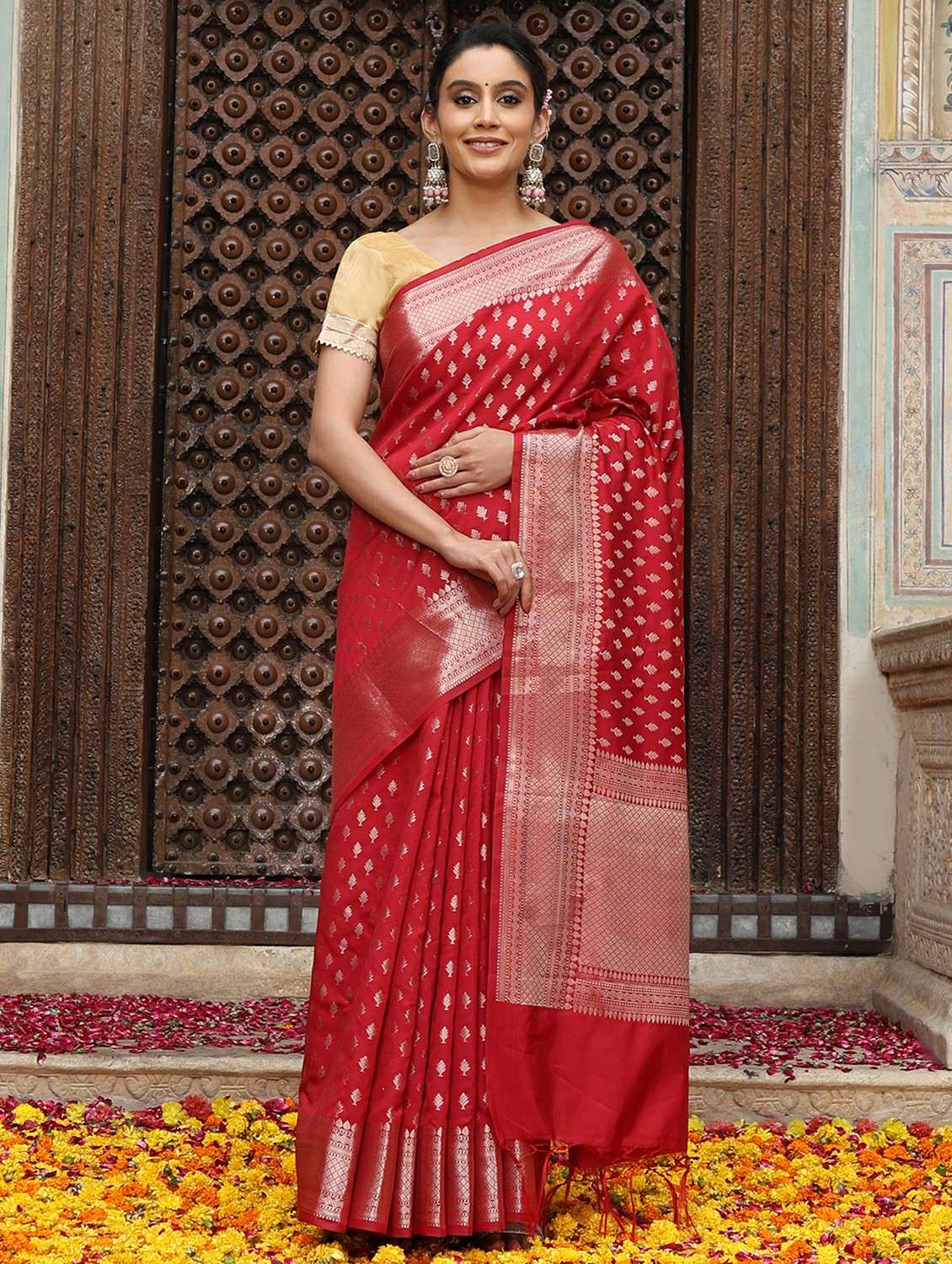 women self design banarasi saree with blouse