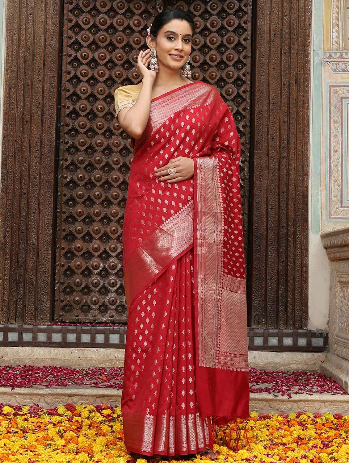 women self design banarasi saree with blouse - 22183726 -  Standard Image - 1