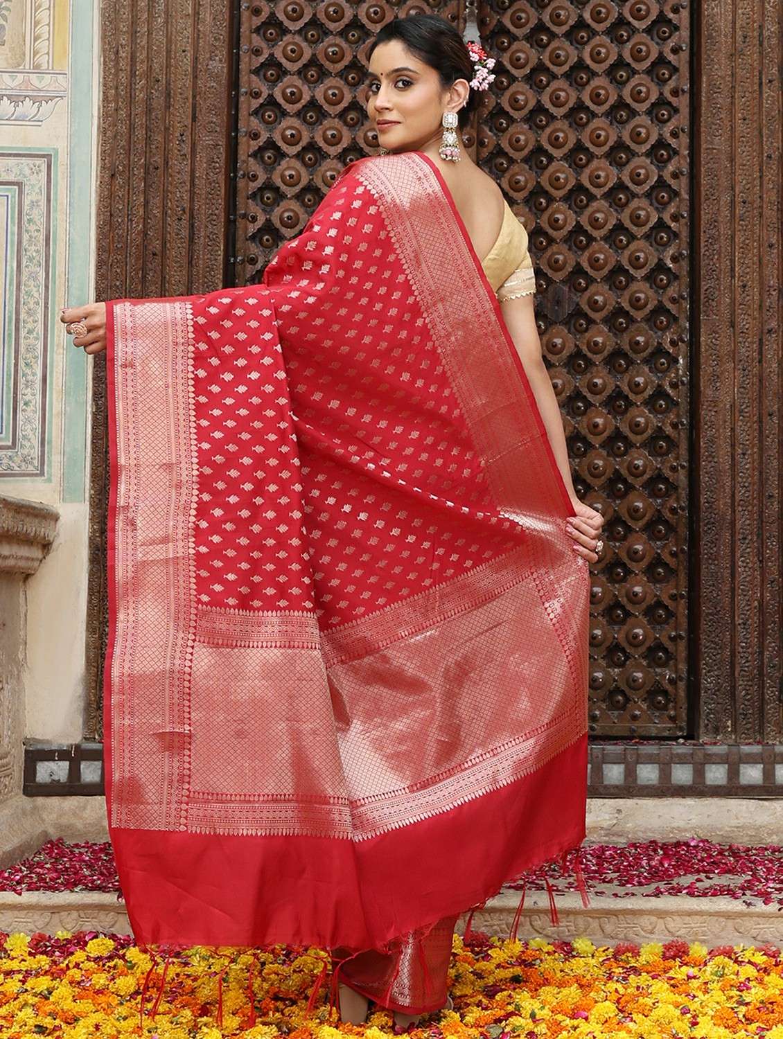 women self design banarasi saree with blouse - 22183726 -  Standard Image - 4