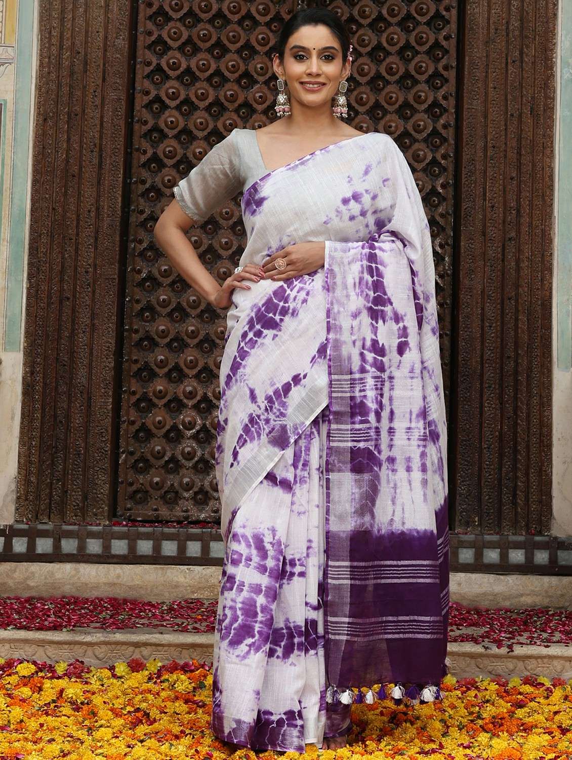 women tie & dye printed saree with blouse