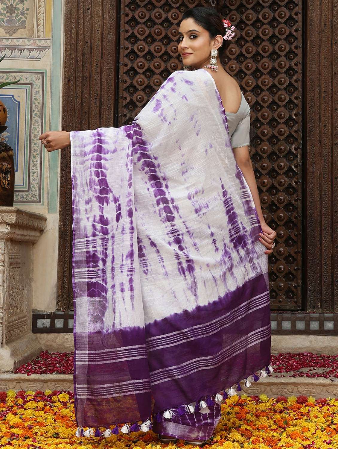 women tie & dye printed saree with blouse - 22183728 -  Standard Image - 4