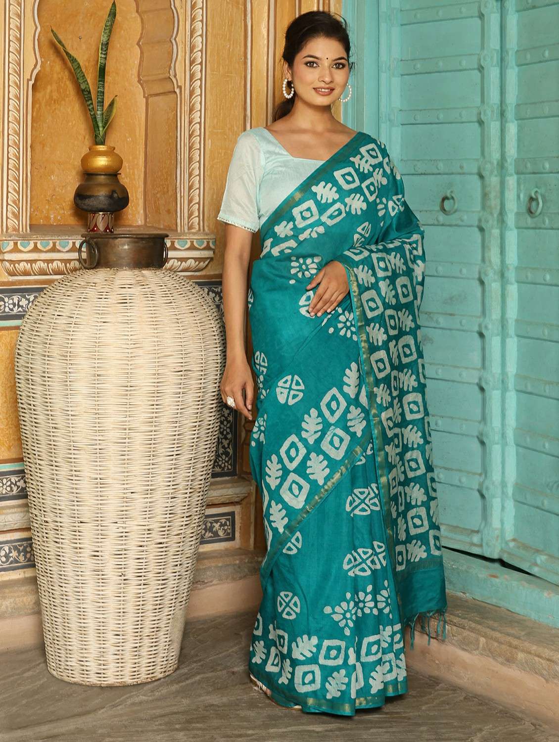 women printed casual wear saree with blouse - 22183729 -  Standard Image - 1