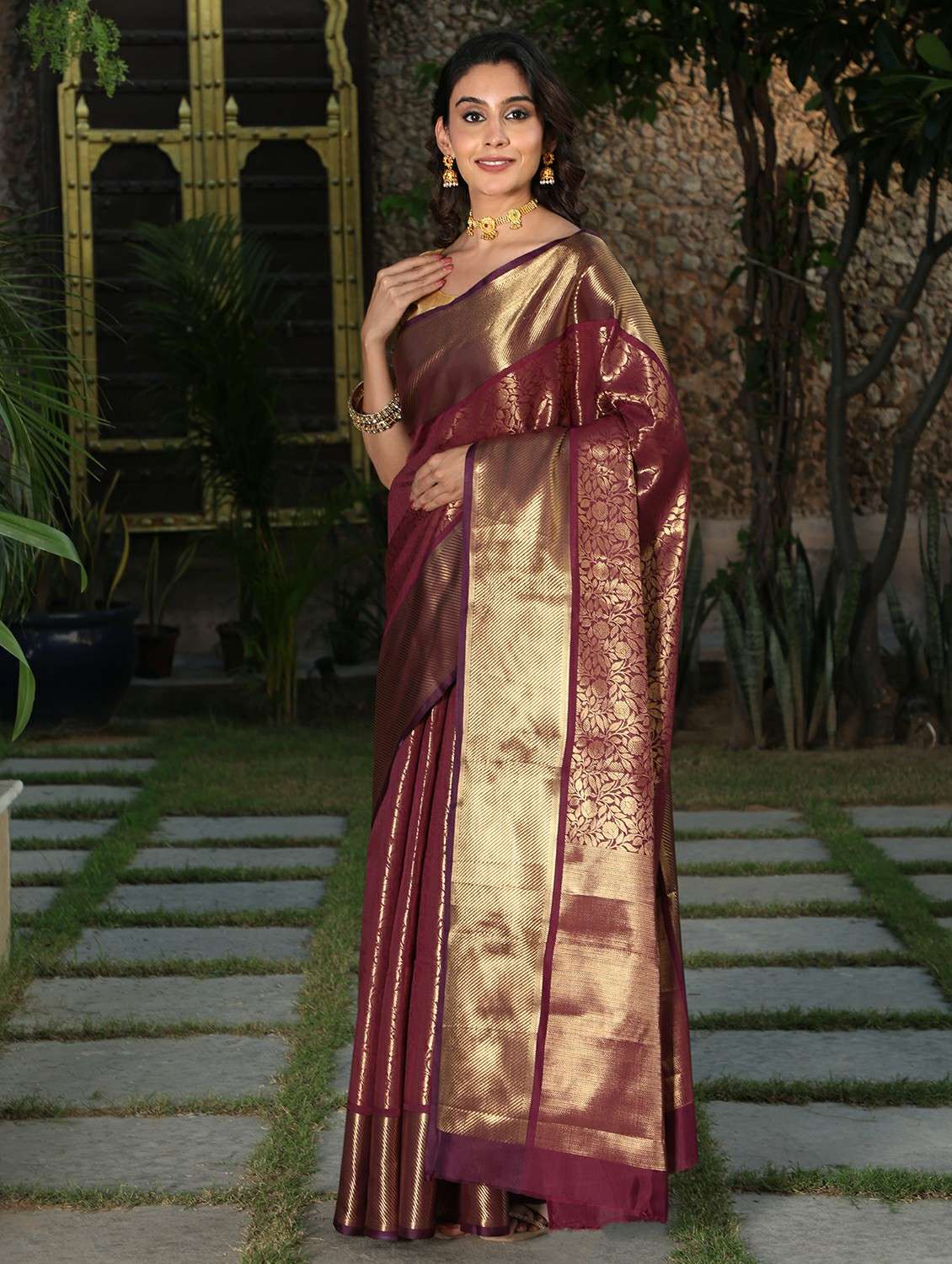 women self design banarasi saree with blouse - 22183732 -  Standard Image - 1