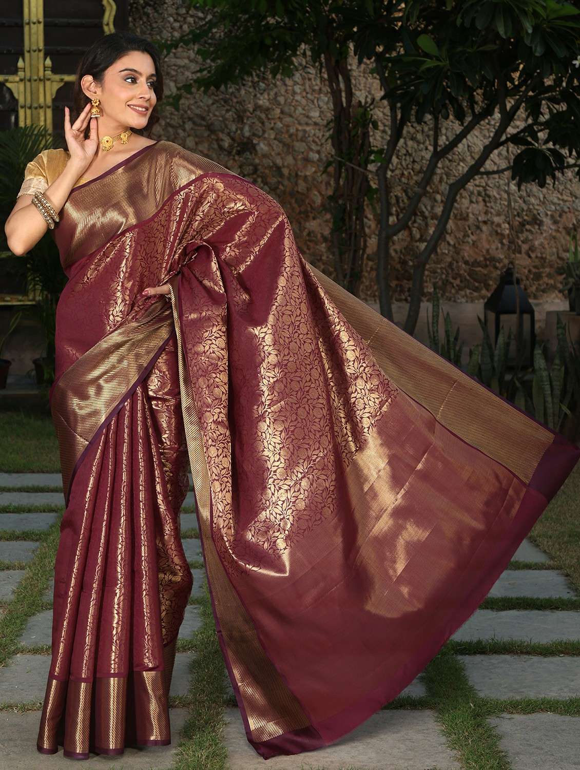 women self design banarasi saree with blouse - 22183732 -  Standard Image - 4