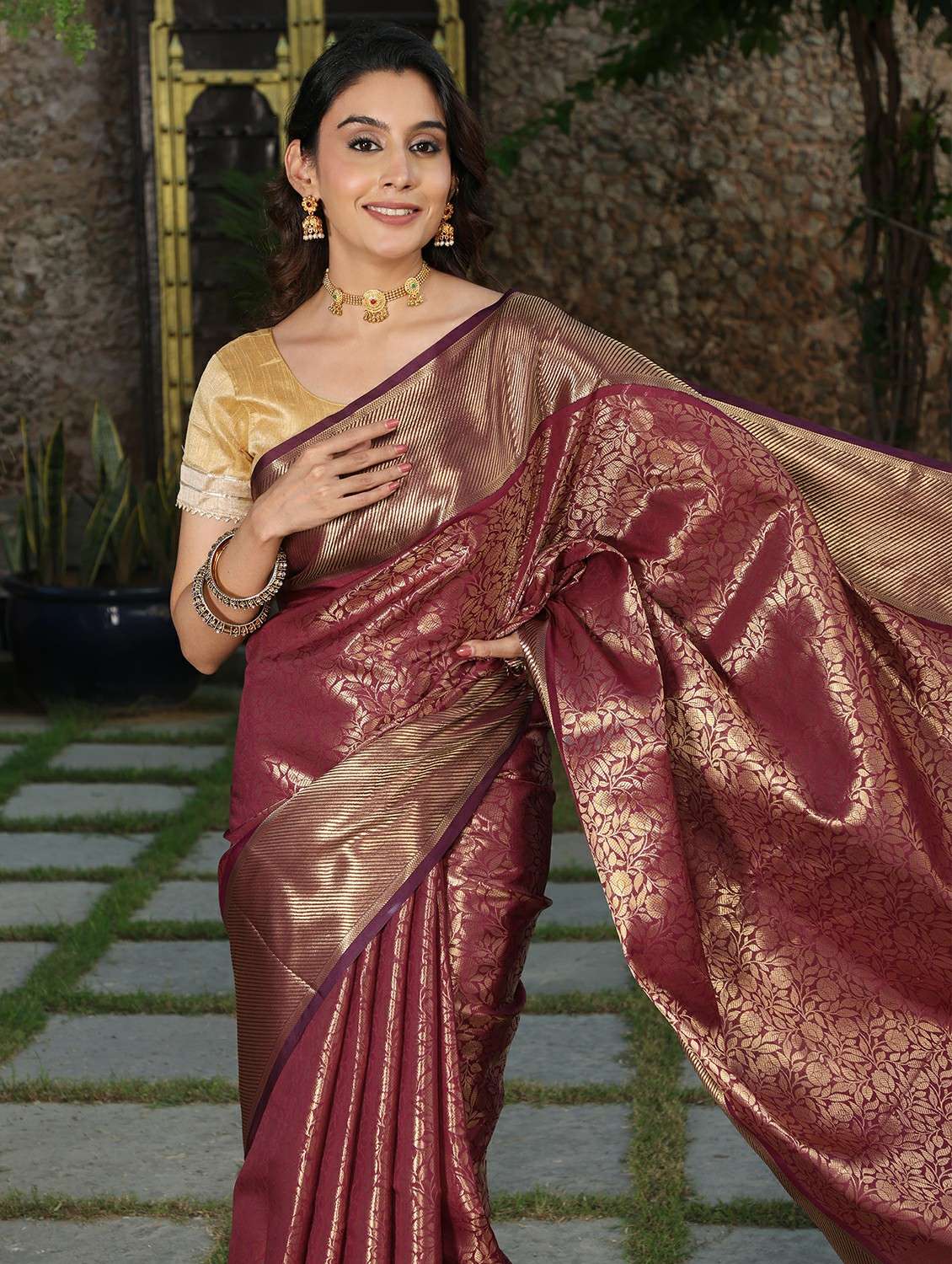 women self design banarasi saree with blouse - 22183732 -  Standard Image - 6