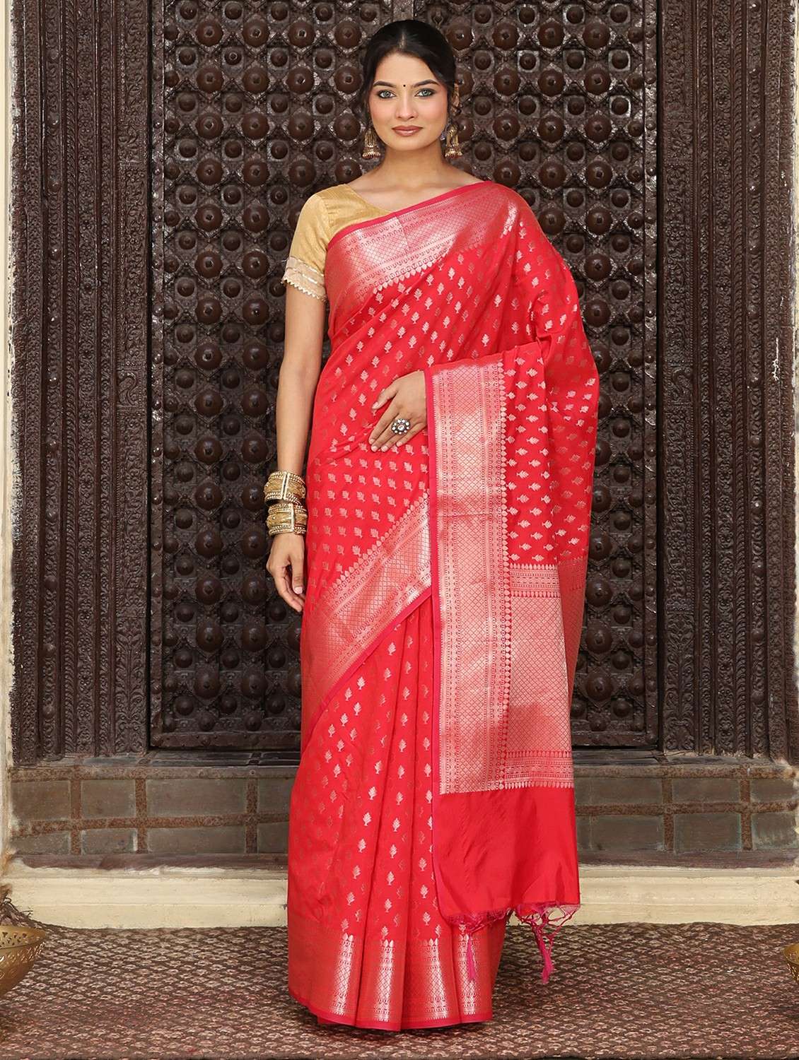 women self design banarasi saree with blouse
