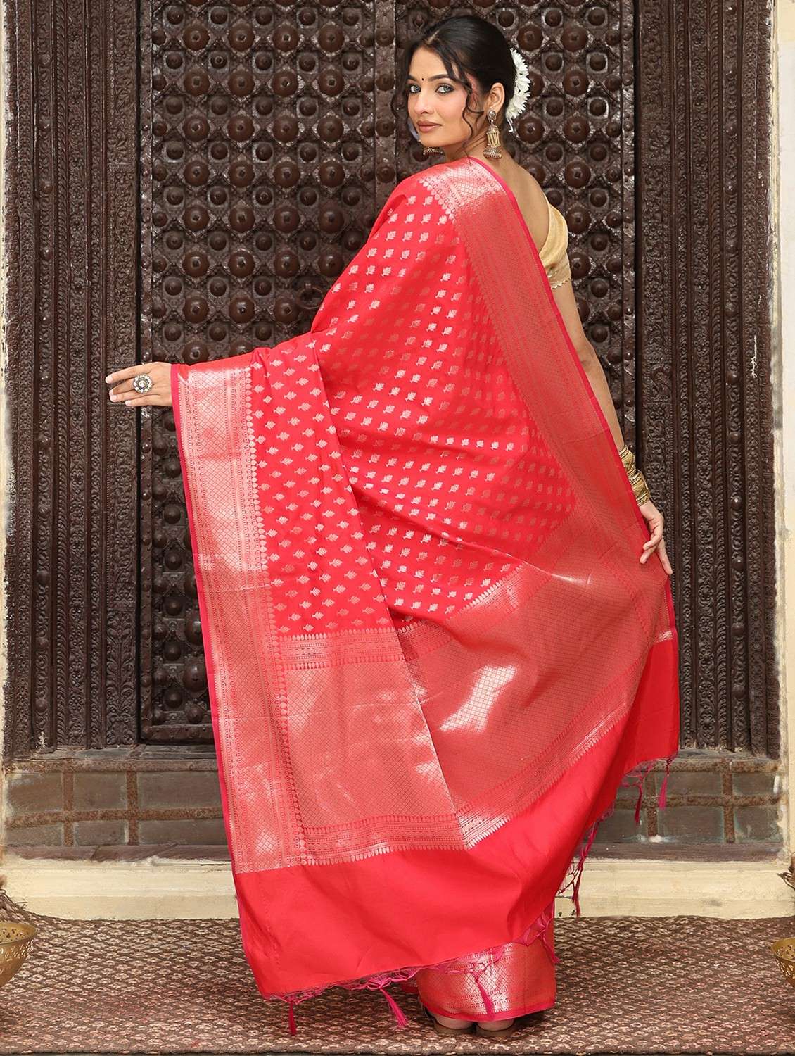 women self design banarasi saree with blouse - 22183734 -  Standard Image - 4