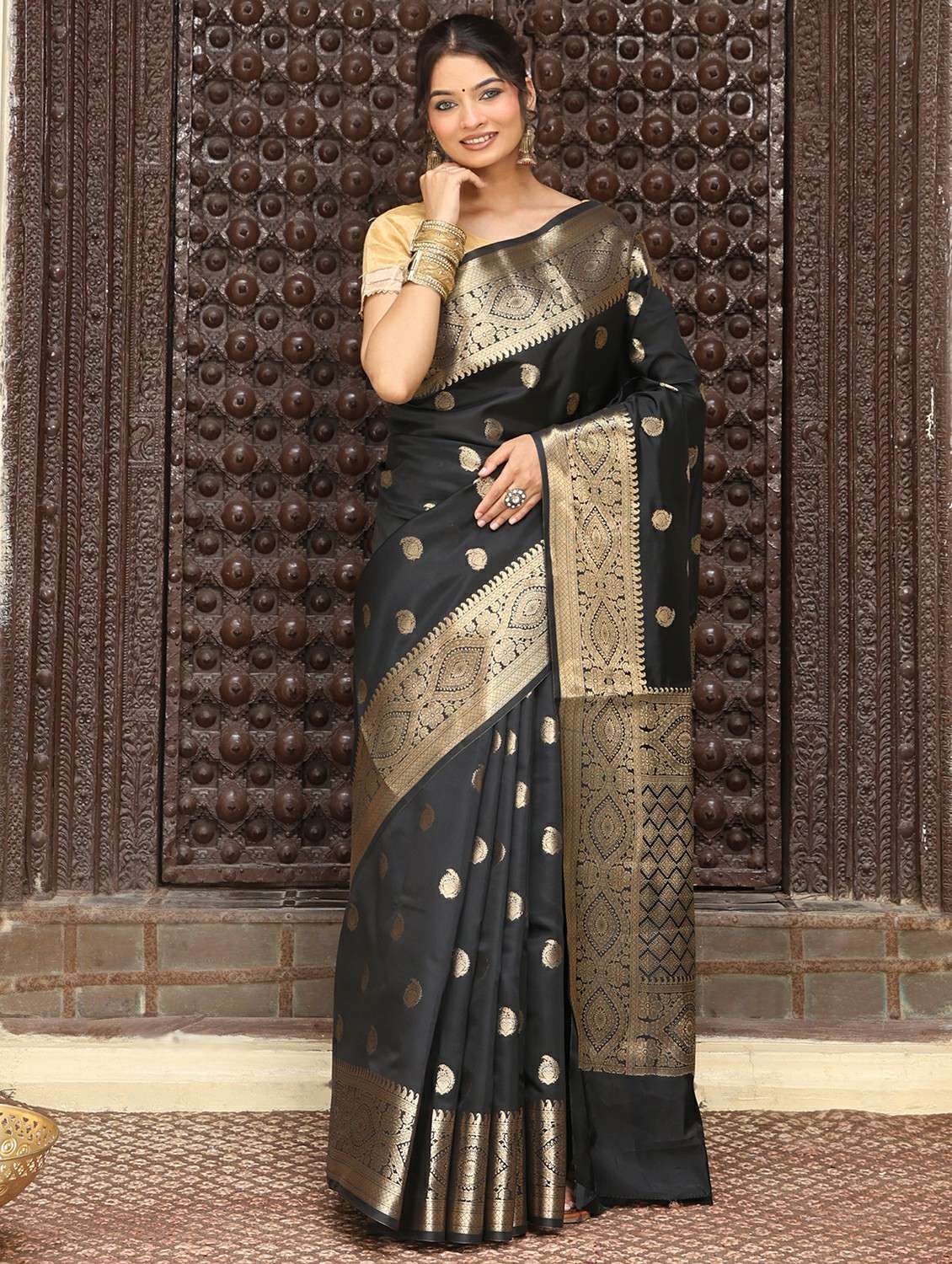 women self design banarasi saree with blouse - 22183736 -  Standard Image - 1