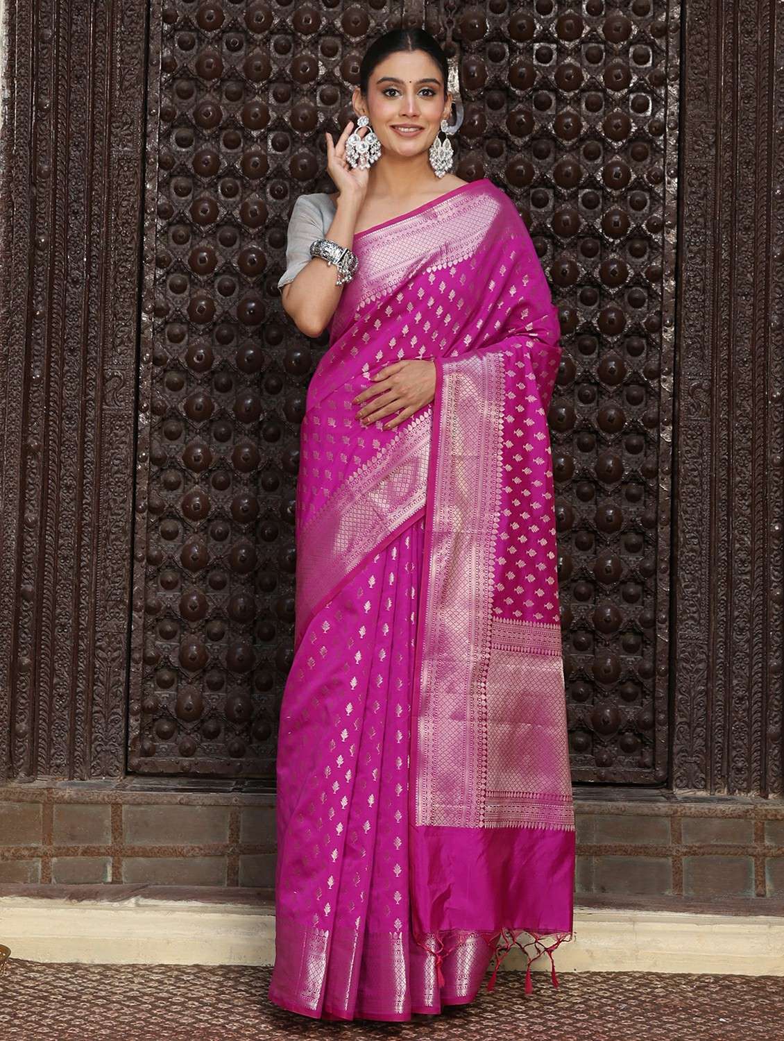 women self design banarasi saree with blouse
