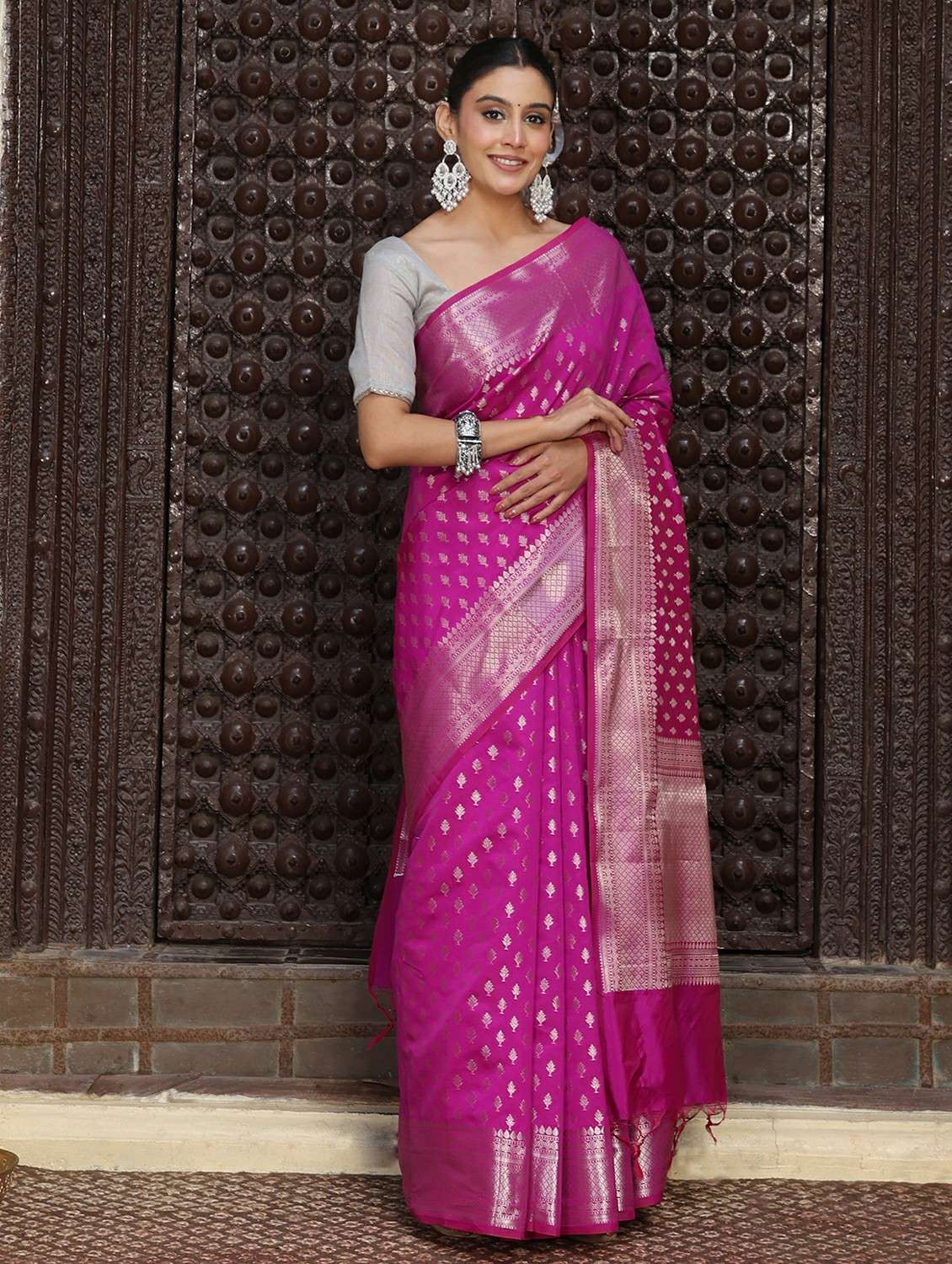 women self design banarasi saree with blouse - 22183738 -  Standard Image - 1