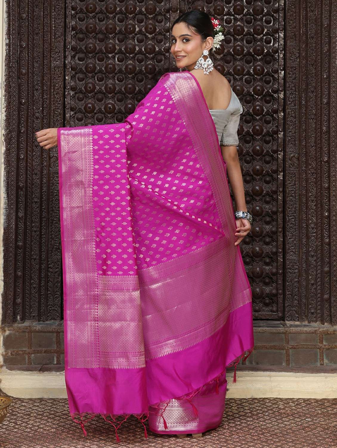 women self design banarasi saree with blouse - 22183738 -  Standard Image - 4