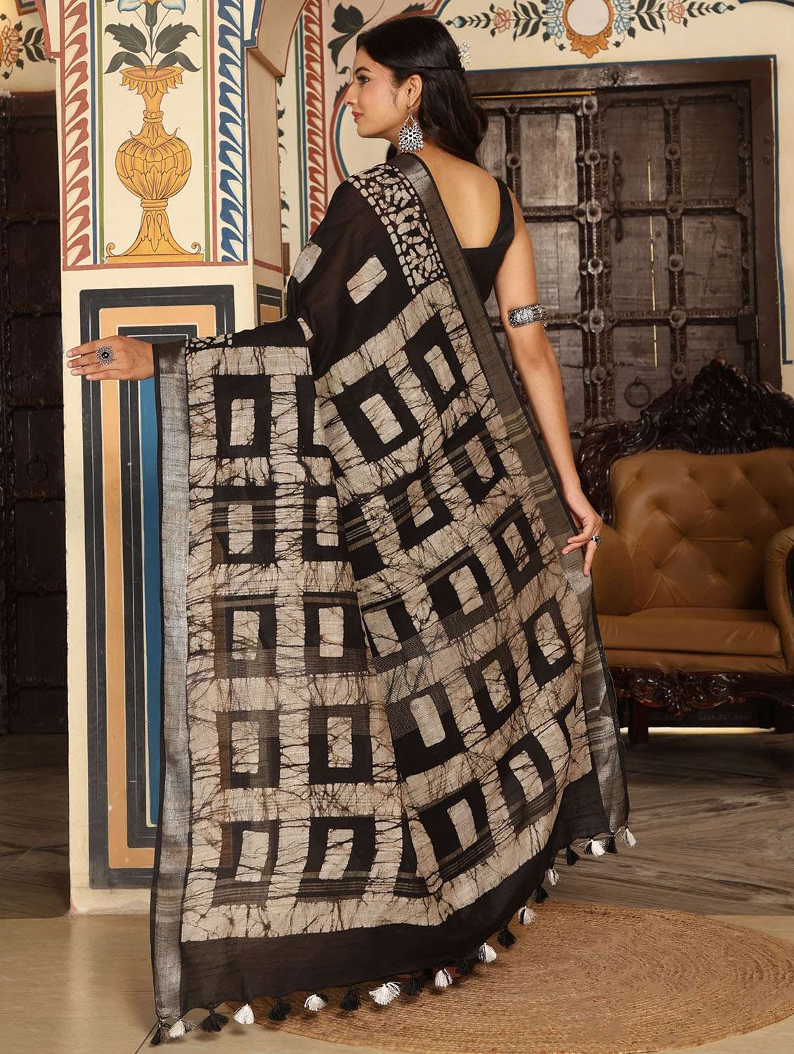 women batik printed saree with blouse - 22183741 -  Standard Image - 4