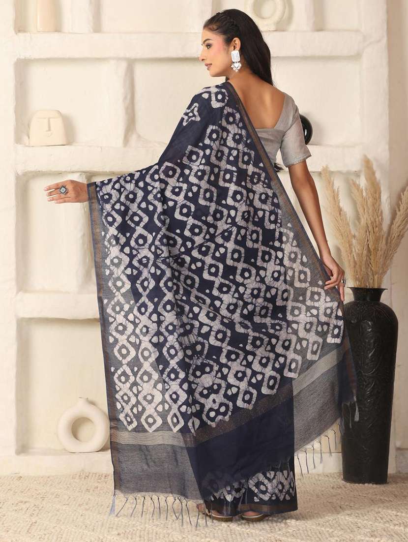 women batik printed saree with blouse - 22183758 -  Standard Image - 4
