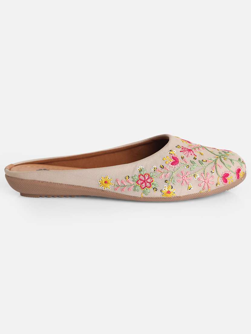women embroidered slip on mojari - 22184225 -  Standard Image - 1