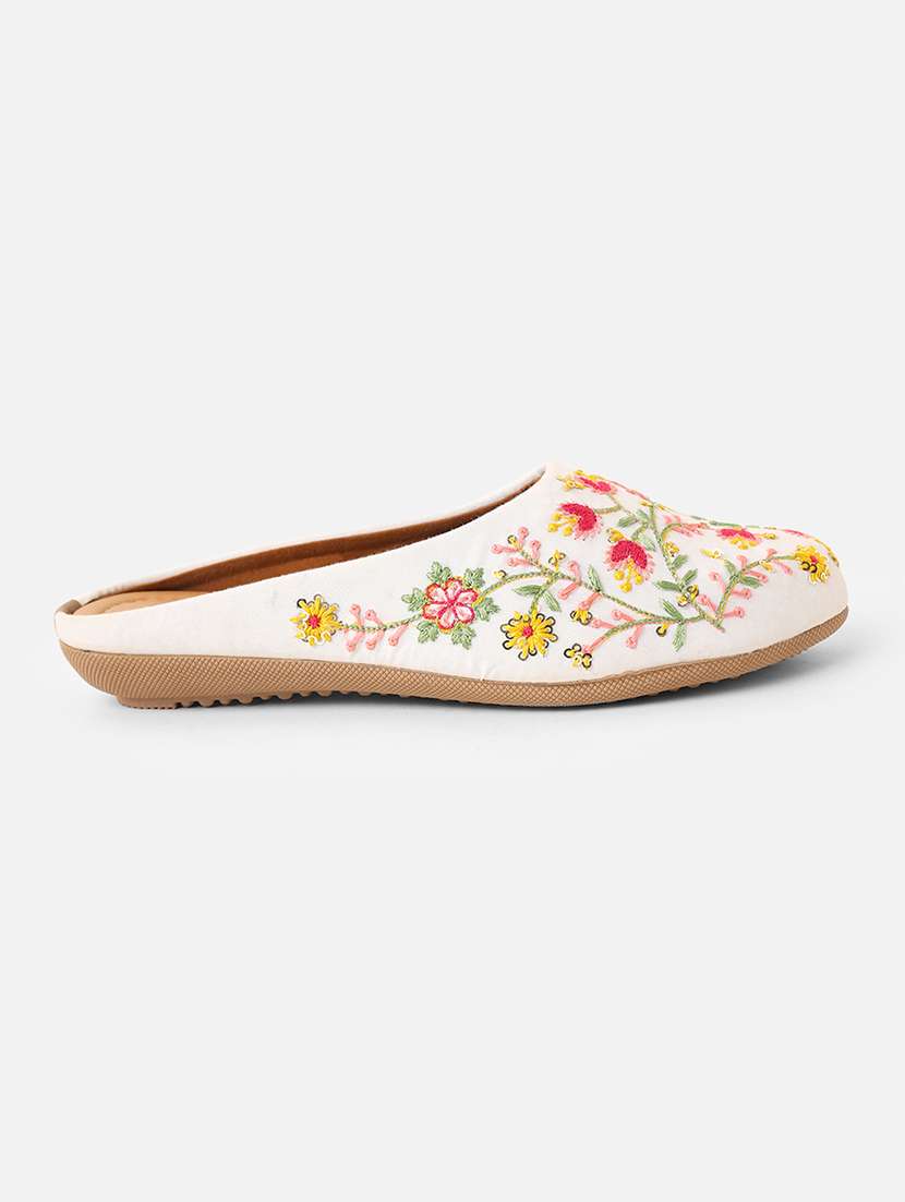 women embroidered slip on mojari - 22184227 -  Standard Image - 1