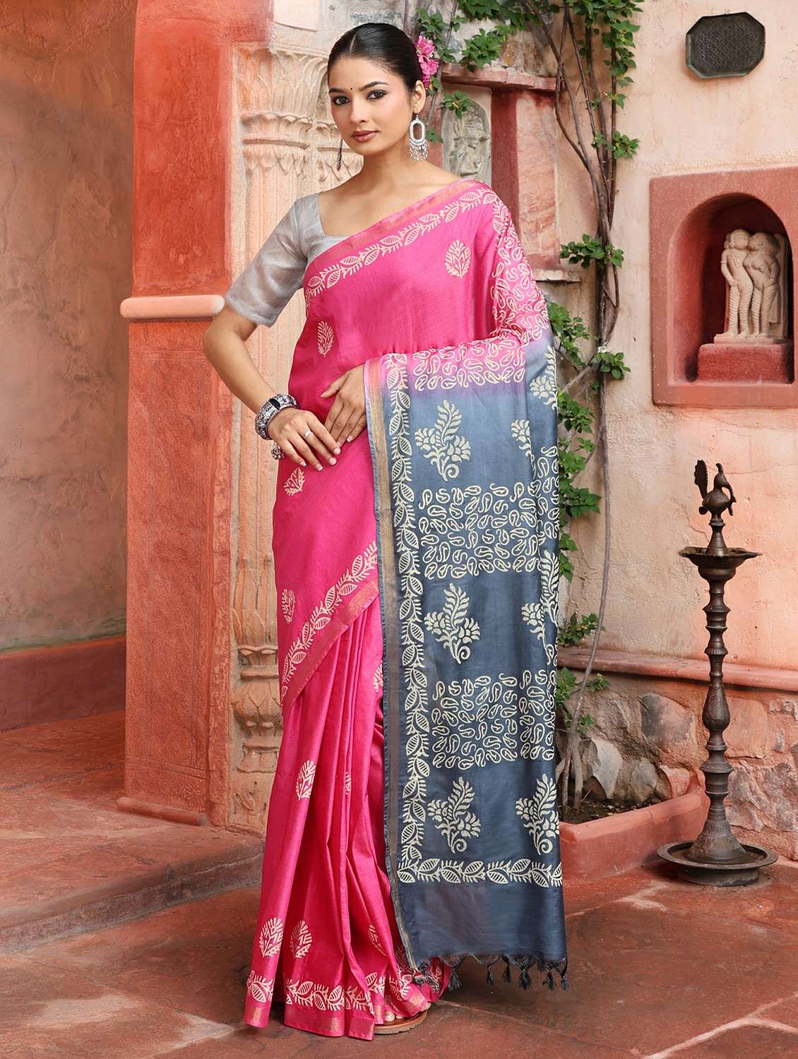 women printed casual wear saree with blouse