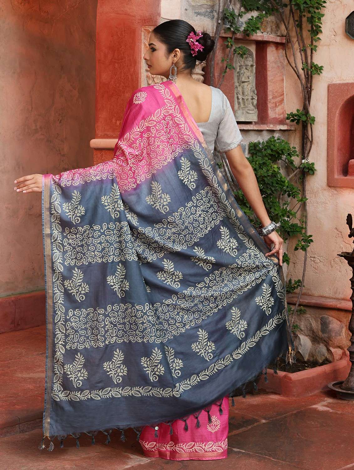 women printed casual wear saree with blouse - 22184285 -  Standard Image - 4