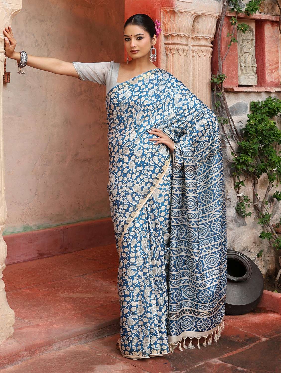 women printed casual wear saree with blouse - 22184286 -  Standard Image - 1