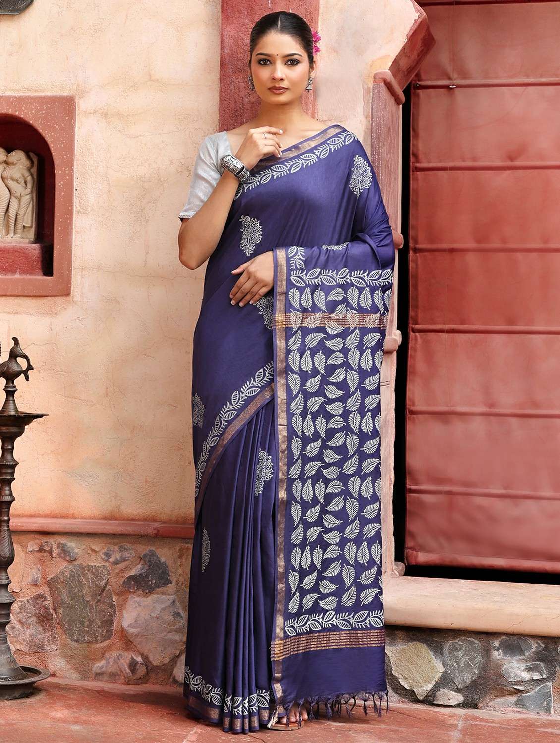 women printed casual wear saree with blouse